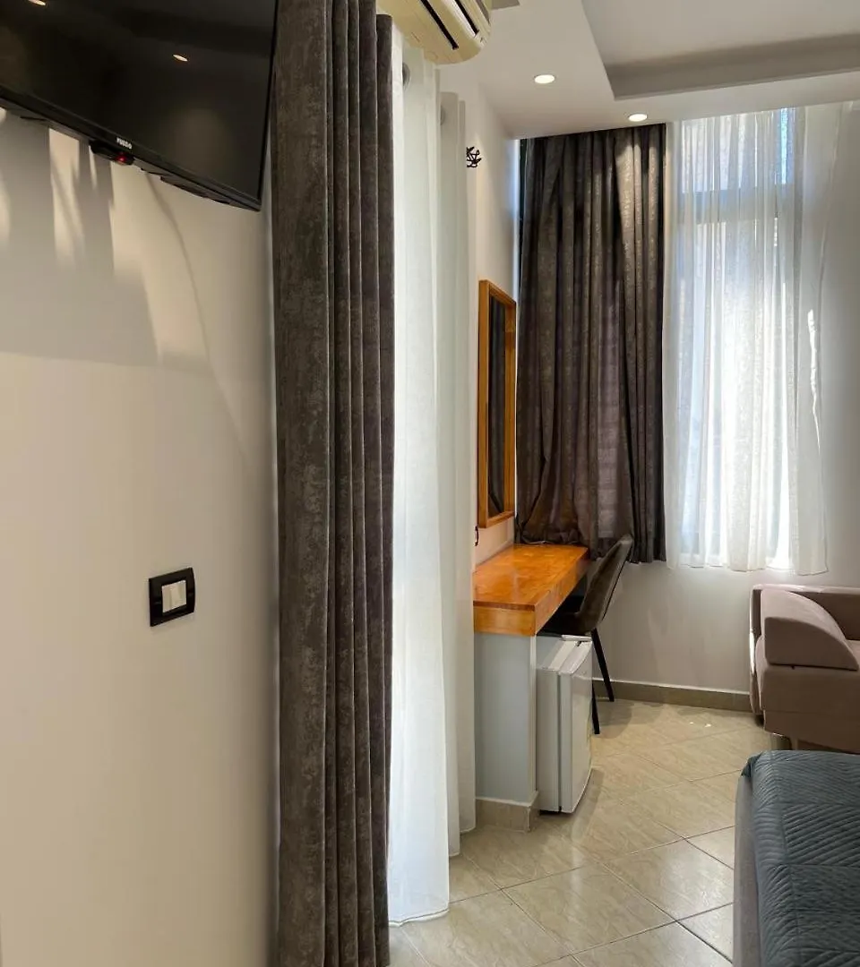 Hotel Ergi Durrës 3*,